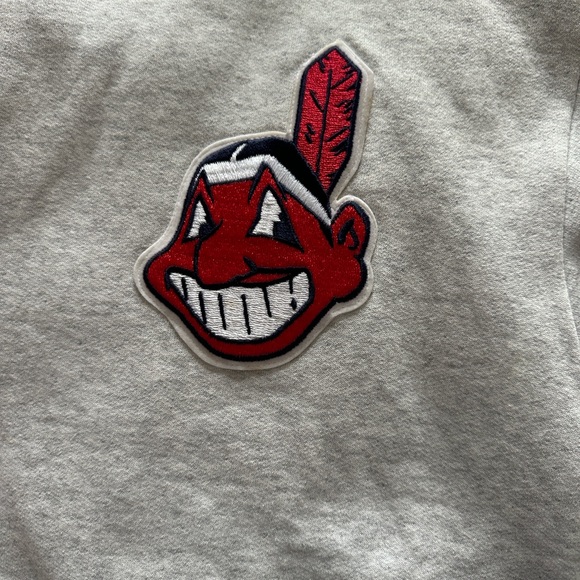 Cleveland Indians Crewneck-Turtleneck Sweatshirt w/ embroidered patch NWT - Picture 3 of 8